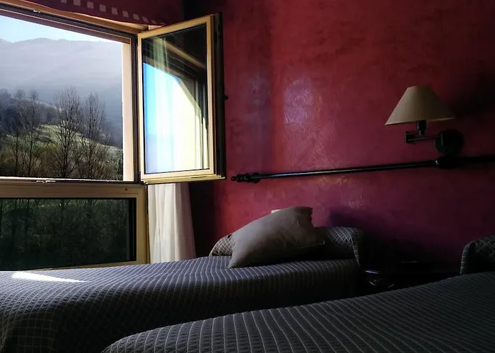 Отель Lena Пола-де-Лена